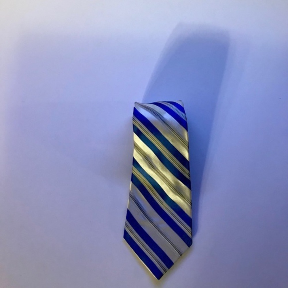 Bugatti tie, 100% silk.